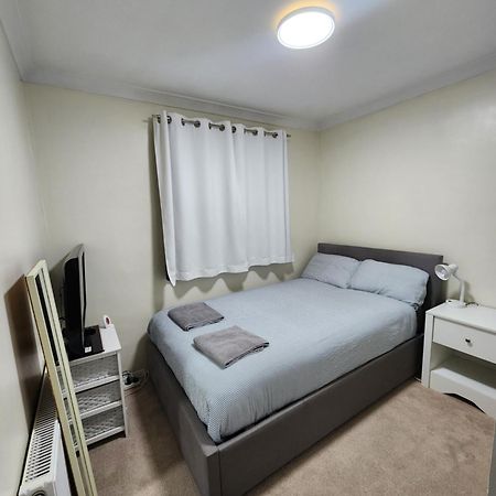 Double Room In Crawley,Gatwick,West Sussex Ifield Esterno foto