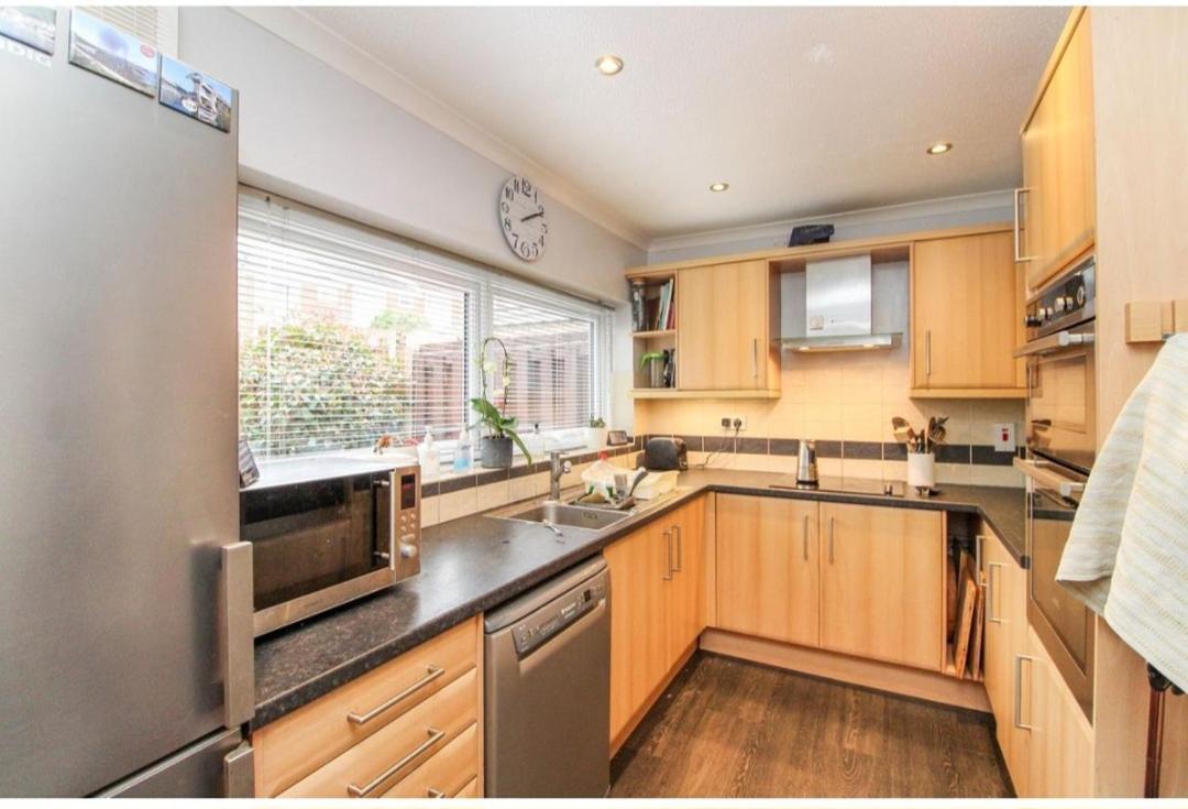 Double Room In Crawley,Gatwick,West Sussex Ifield Esterno foto