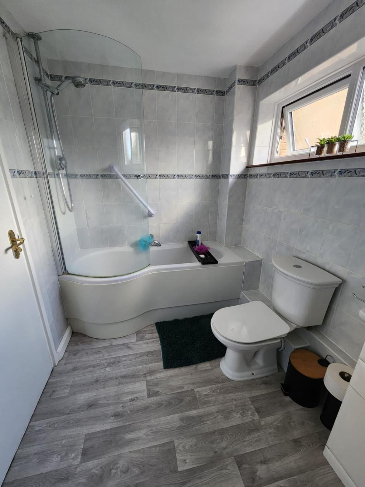 Double Room In Crawley,Gatwick,West Sussex Ifield Esterno foto