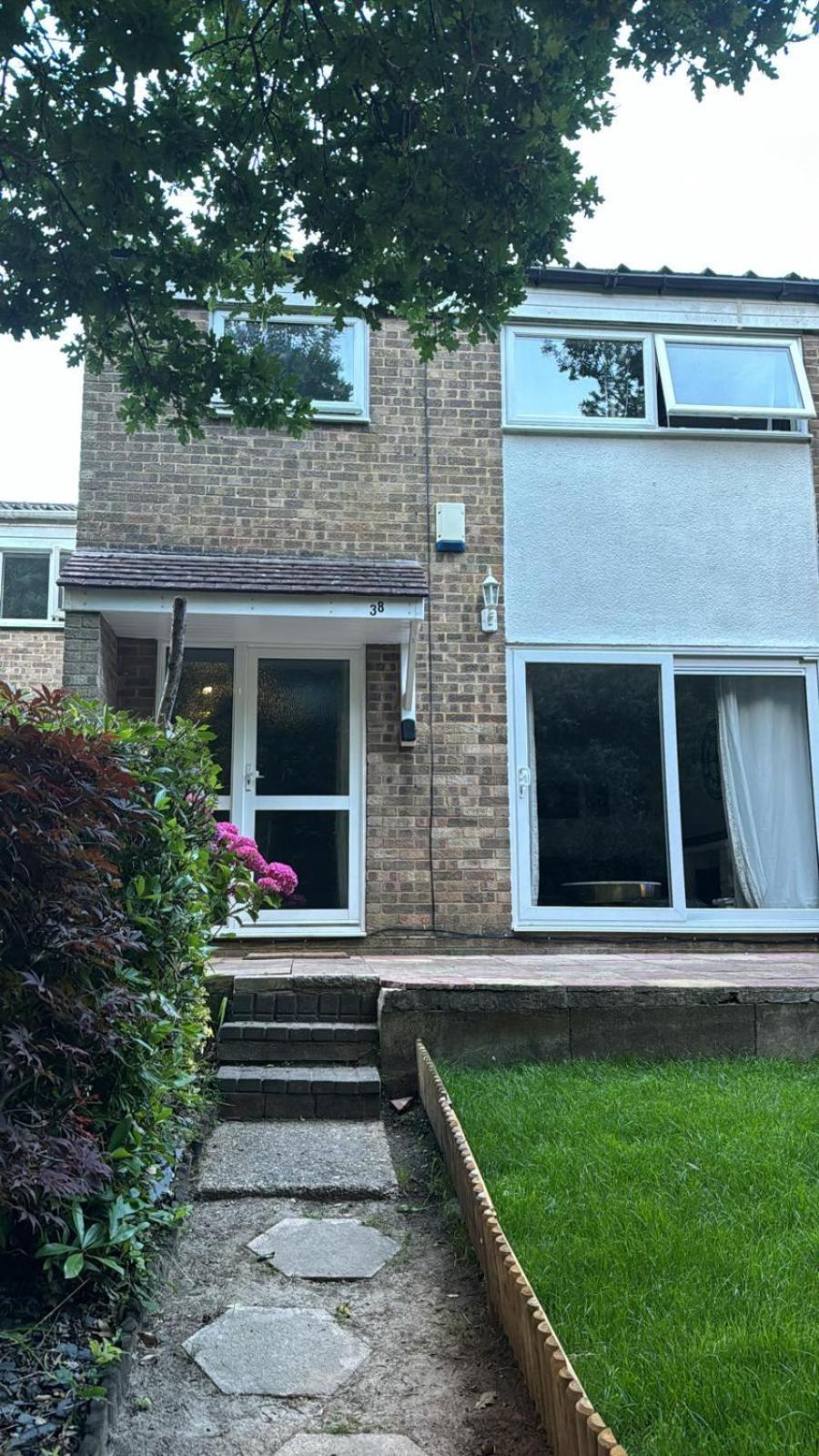Double Room In Crawley,Gatwick,West Sussex Ifield Esterno foto