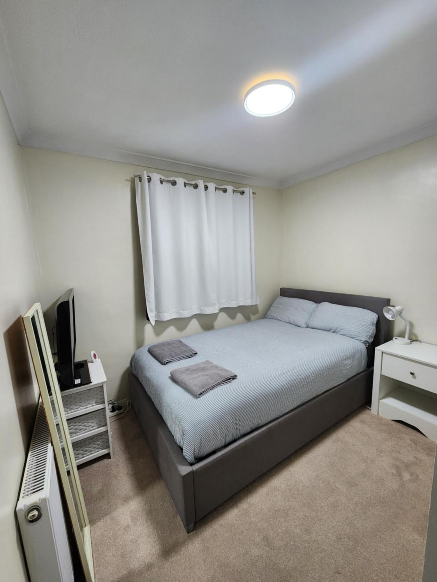 Double Room In Crawley,Gatwick,West Sussex Ifield Esterno foto